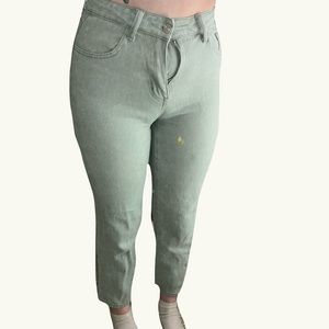 GREEN STRAIGHT-LEG JEANS